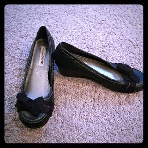 Black wedge shoes